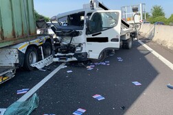 Incidente tra mezzi pesanti in autostrada