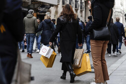 La OCDE advierte que la inflación pesó sobre la recuperación del consumo.