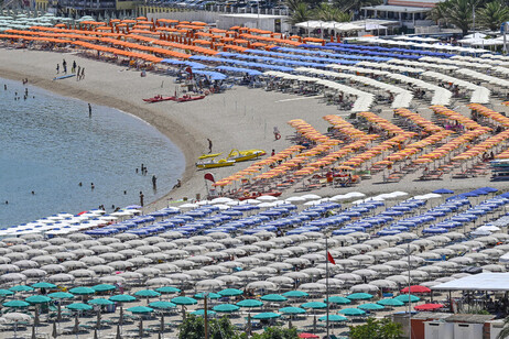 Un giro en las concesiones de los balnearios en Italia. Controversias y presión cuando llega el verano