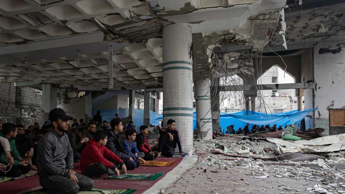 Palestinians perform Friday prayers in the ruins of Al-Huda Mosque © ANSA/EPA
